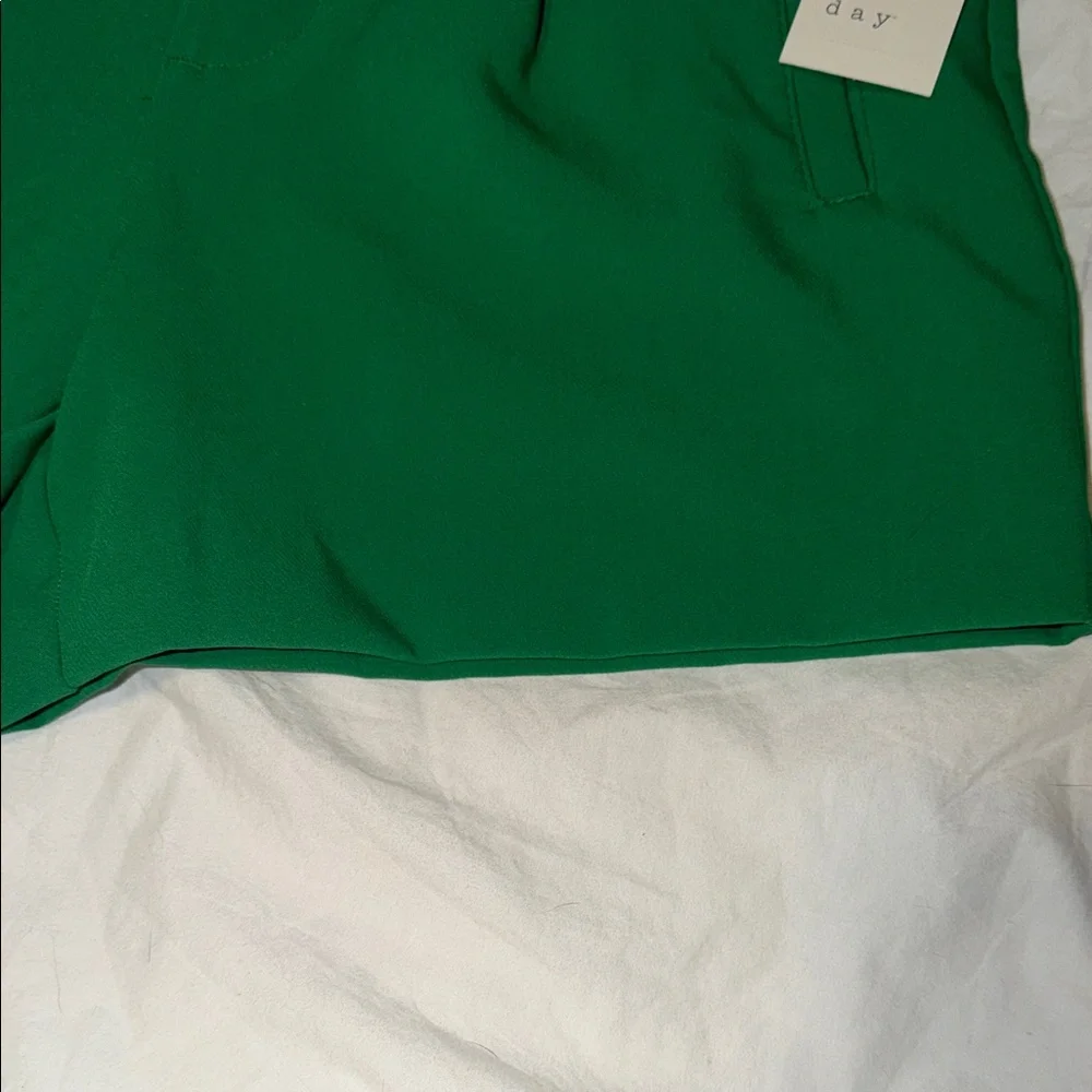 A New Day Green Women's Shorts Size 8 NWT - Picture 2 of 10